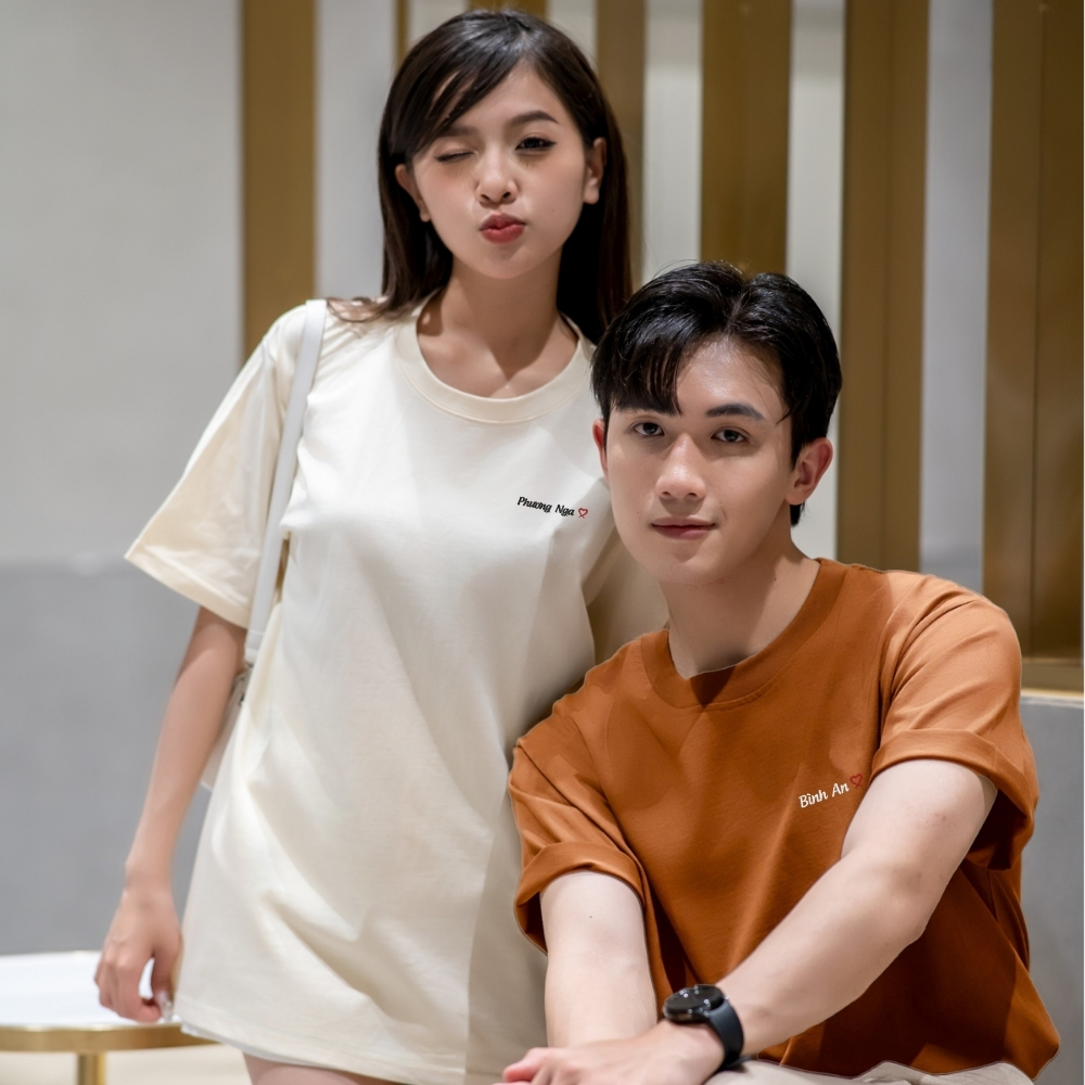 Áo thun unisex nam nữ thêu tên theo yêu cầu form rộng chất liệu cotton co dãn thoáng mát, áo phông cặp đôi - Lila