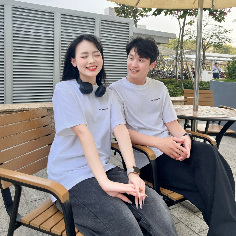Áo thun unisex nam nữ thêu tên theo yêu cầu form rộng chất liệu cotton co dãn thoáng mát, áo phông cặp đôi - Lila