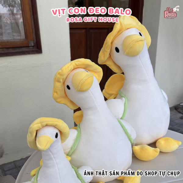 Gấu bông vịt vàng & vịt tím đeo balo đội mũ dễ thương – Thú nhồi bông mềm mịn quà tặng