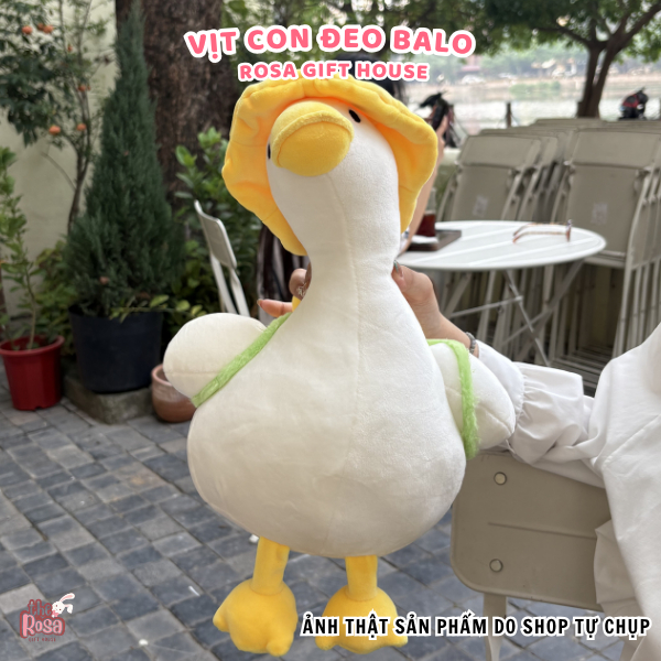 Gấu bông vịt vàng & vịt tím đeo balo đội mũ dễ thương – Thú nhồi bông mềm mịn quà tặng
