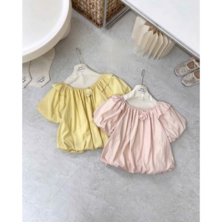 Áo bí nữ cổ thuyền trễ vai tay bồng tiểu thư BOY phối nơ hoa rời cổ viền chun hàng Quảng Châu.