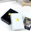 Hộp nhựa bật nắp, tiện lợi cho việc đựng và bảo quản card và ảnh thần tượng. 9x5.8x2.6cm.