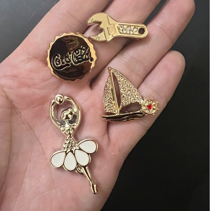 Charm Giả Kim Cao Cấp Bán Lẻ Chi tiết Mini Trang Trí Dép  Phụ Kiện Thời Trang Bền Đẹp Giá Tốt Hot Trend 2026- E