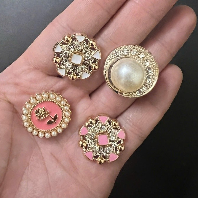 Charm Giả Kim Cao Cấp Bán Lẻ Chi tiết Mini Trang Trí Dép  Phụ Kiện Thời Trang Bền Đẹp Giá Tốt Hot Trend 2026- G