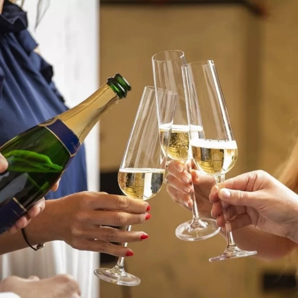 Bộ 6 Ly Thủy Tinh Uống Champagne Adela Cao Cấp Dung Tích 250ml Kèm Hộp Đựng BO3-104