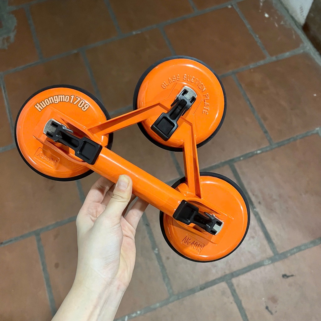 Hít kính, hút gạch cầm tay 3 chấu