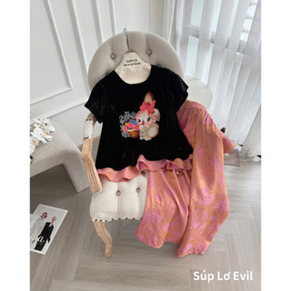 Sét áo nhung the cộc tay lót lụa thêu thỏ cạnh giỏ hoa + quần lụa dáng xuông (2 màu đỏ /đen)
