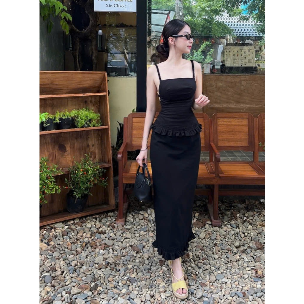 ĐẦM ĐEN BODY HAI DÂY HỞ LƯNG PHỐI BÈO EO SANG TRỌNG