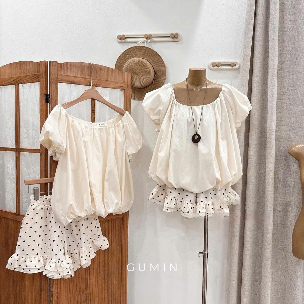 Set bộ kiểu nữ GUMIN thiết kế áo bồng chun kèm quần sooc chấm bi phối viền bèo tiểu thư sang chảnh thanh lịch