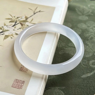 Vòng tay bạch nguyệt quang nguyên khối tự nhiên - đá phong thuỷ tuấn trần