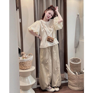 Set Bộ Đồ Nữ Áo Kem Tay Bồng Cổ Tròn Phối Viền Ren Charm NGựa Nổi Mix Quần Thô Mềm Đính Cúc Viền Gấu Ren