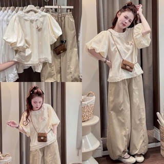 Set Bộ Đồ Nữ Áo Kem Tay Bồng Cổ Tròn Phối Viền Ren Charm NGựa Nổi Mix Quần Thô Mềm Đính Cúc Viền Gấu Ren
