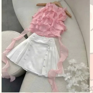 Set đồ bé gái phong cách tiểu thư Áo bèo nhún kèm chân váy dáng xòe mẹ và bé diện mặc đi chơi, chụp ảnh