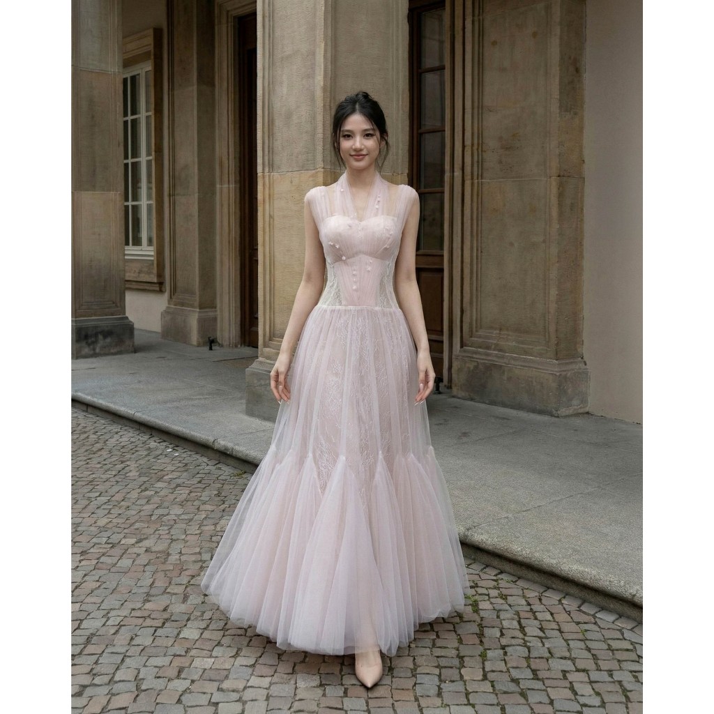 Đầm Rose Whisper Phối Lưới Trễ Vai Dáng Dài Dạ Tiệc Mộng Mơ