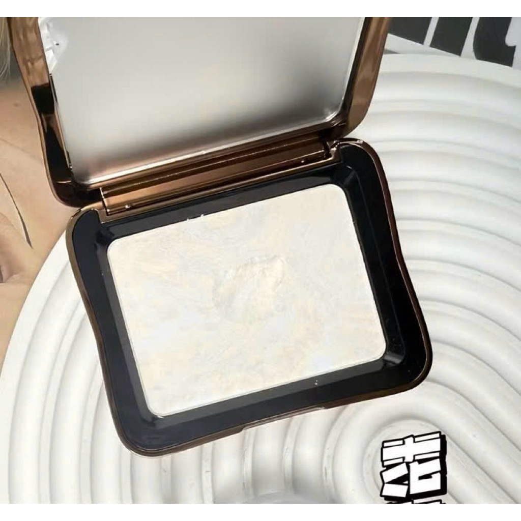 Phấn phủ nén LƯU HẠ Choiz Beauty Triple-Tone Sheer Pressed Powder 01 – Kiềm dầu, làm mịn da, nâng tông tự nhiên