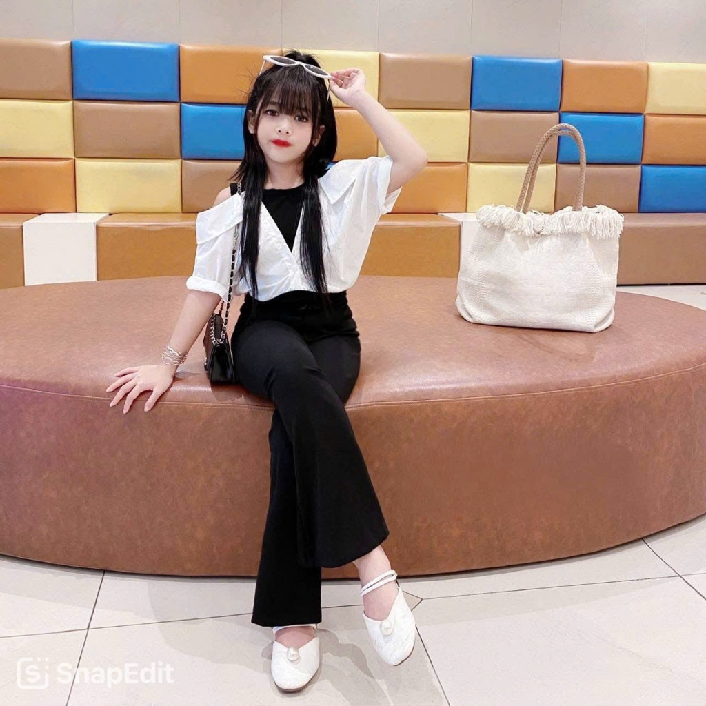 Set đồ bé gái áo sơ mi kiểu trễ vai kèm quần ống loe cạp cao dáng dài phong cách Hàn Quốc thanh lịch cho mẹ và bé