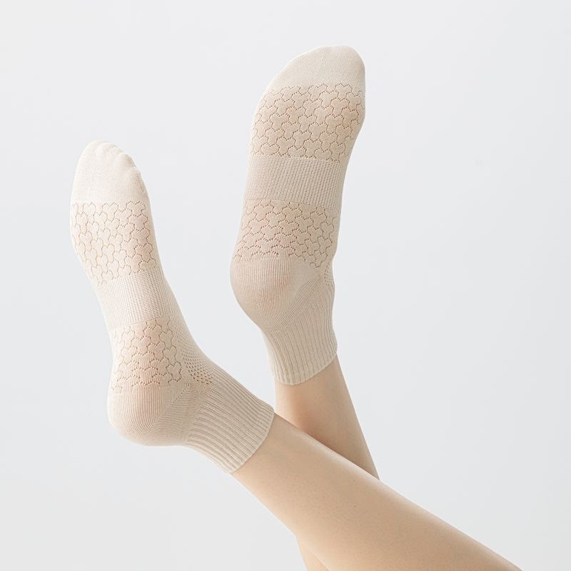 Vớ Tất cotton cổ lửng Nam Nữ phong cách đơn giản, năng động.