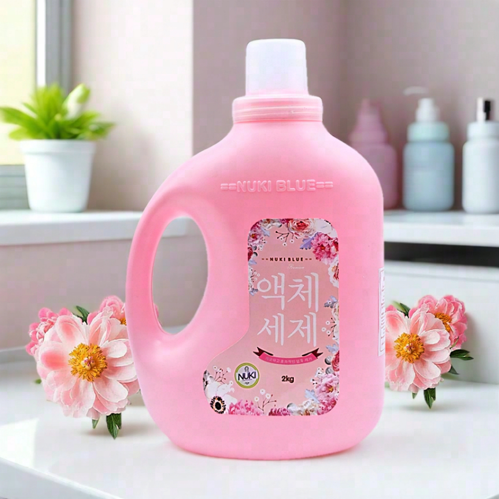 Can Nước Giặt Quần Áo Nuki Blue Hương Thơm Dịu Nhẹ 2kg Mềm Vải Thơm Lâu, Không Kích Ứng Phù Hợp Với Mọi Loại Quần Áo