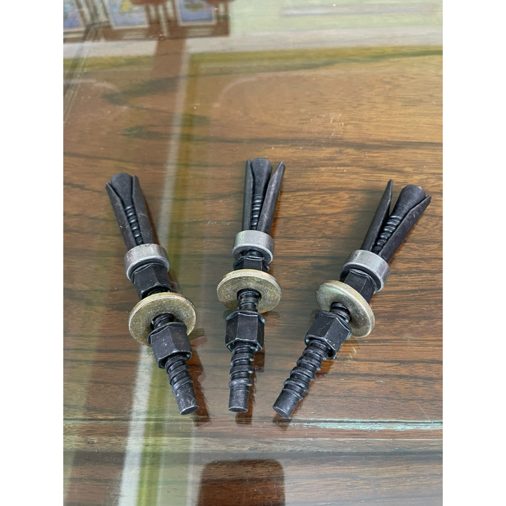 Tắc kê tái sử dụng loại 2 cánh phi 16