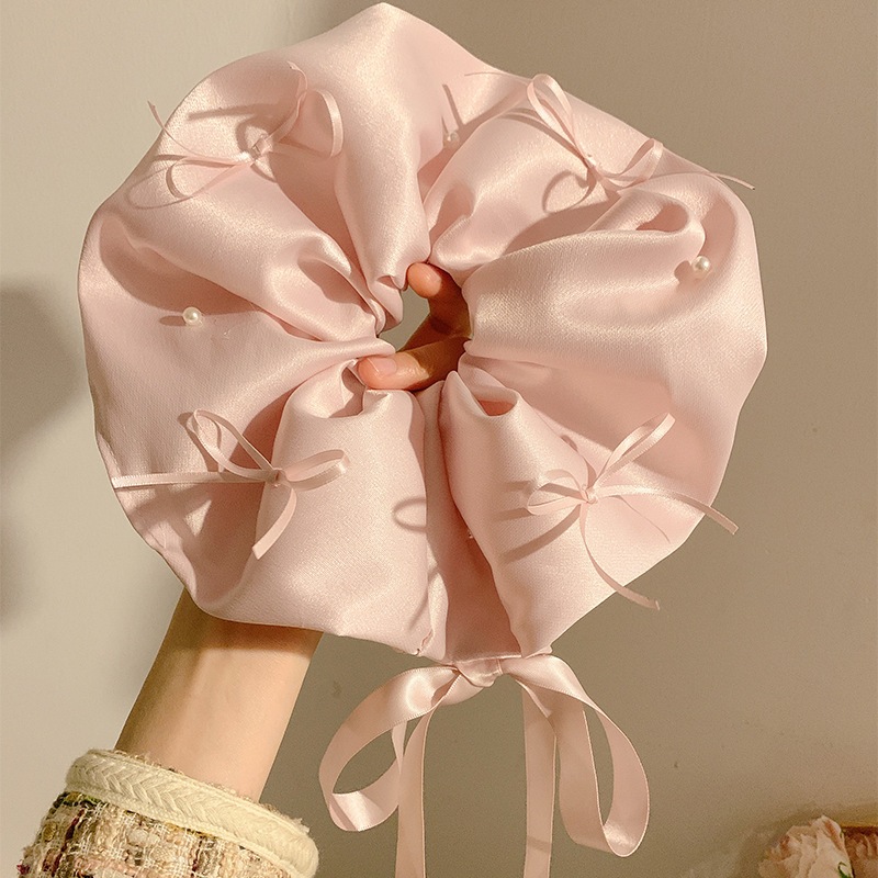 Scrunchies Lụa Satin Cao Cấp Phối Nơ & Ngọc Trai – Dây Buộc Tóc Nữ Bản Lớn (Big Size) Nàng Thơ