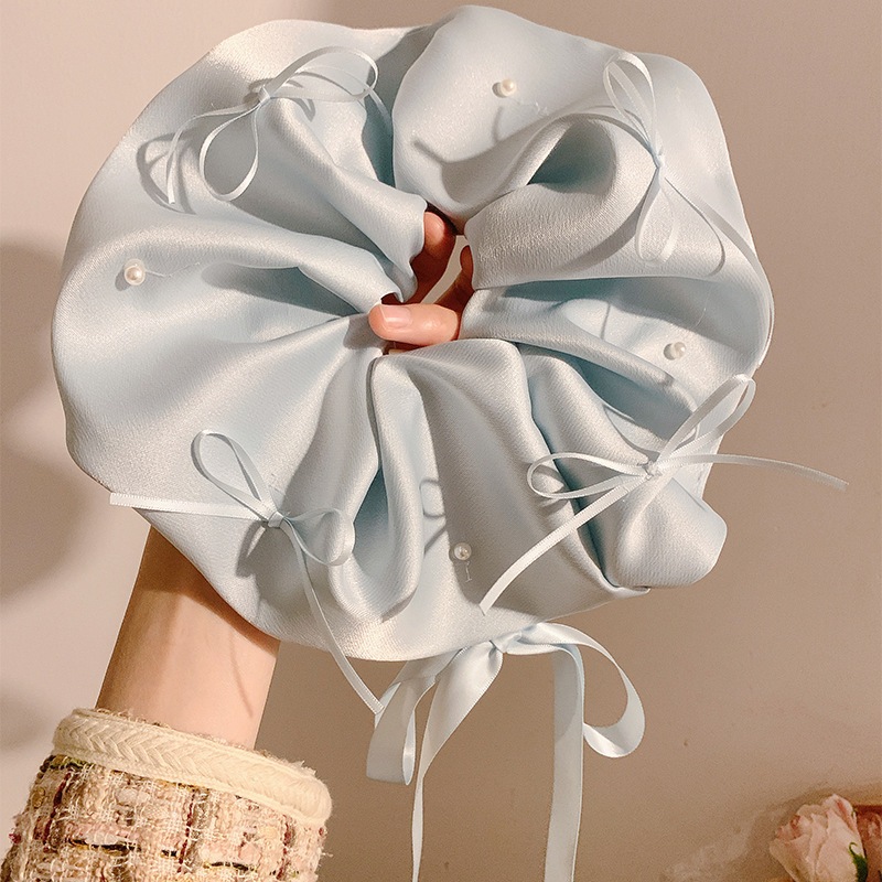 Scrunchies Lụa Satin Cao Cấp Phối Nơ & Ngọc Trai – Dây Buộc Tóc Nữ Bản Lớn (Big Size) Nàng Thơ