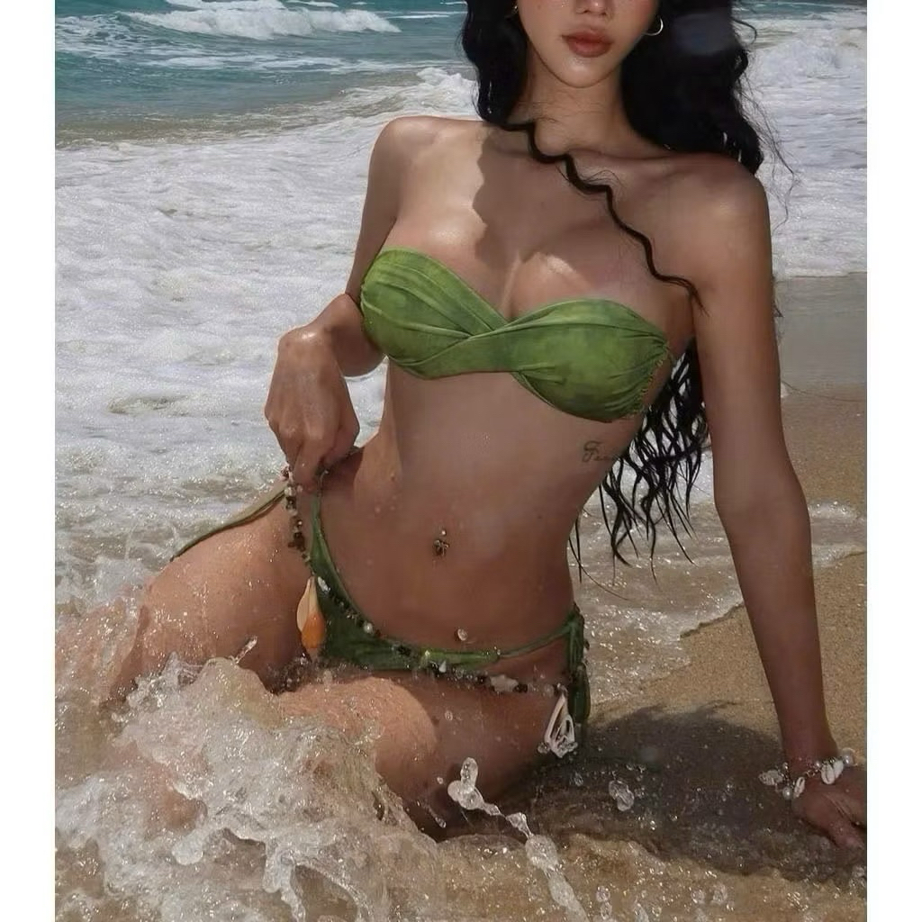 Bikini DTD 2 mảnh xanh rêu mẫu mới cúp ngực quần khoe Mông ( che tên)
