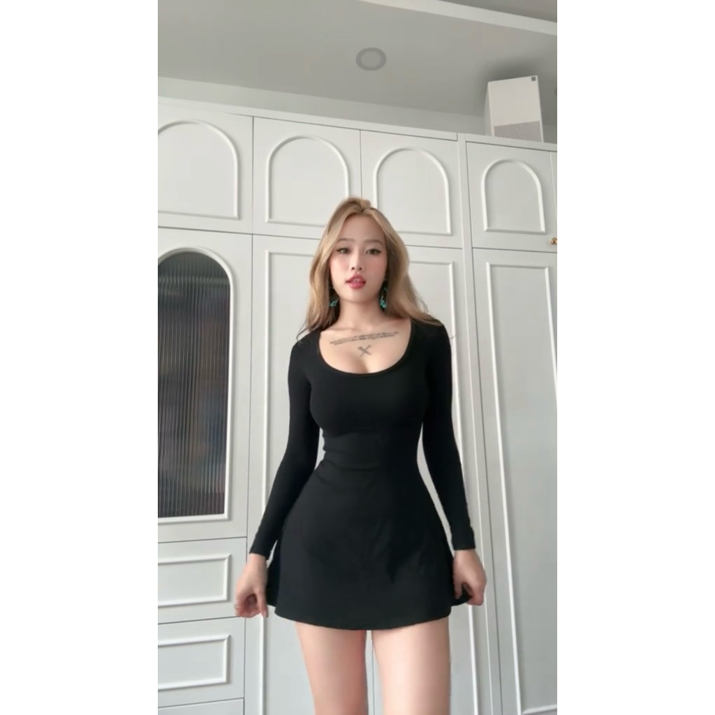 | LYN WEAR | Đầm nữ cổ vuông tay dài dáng xòe body tôn dáng màu đen
