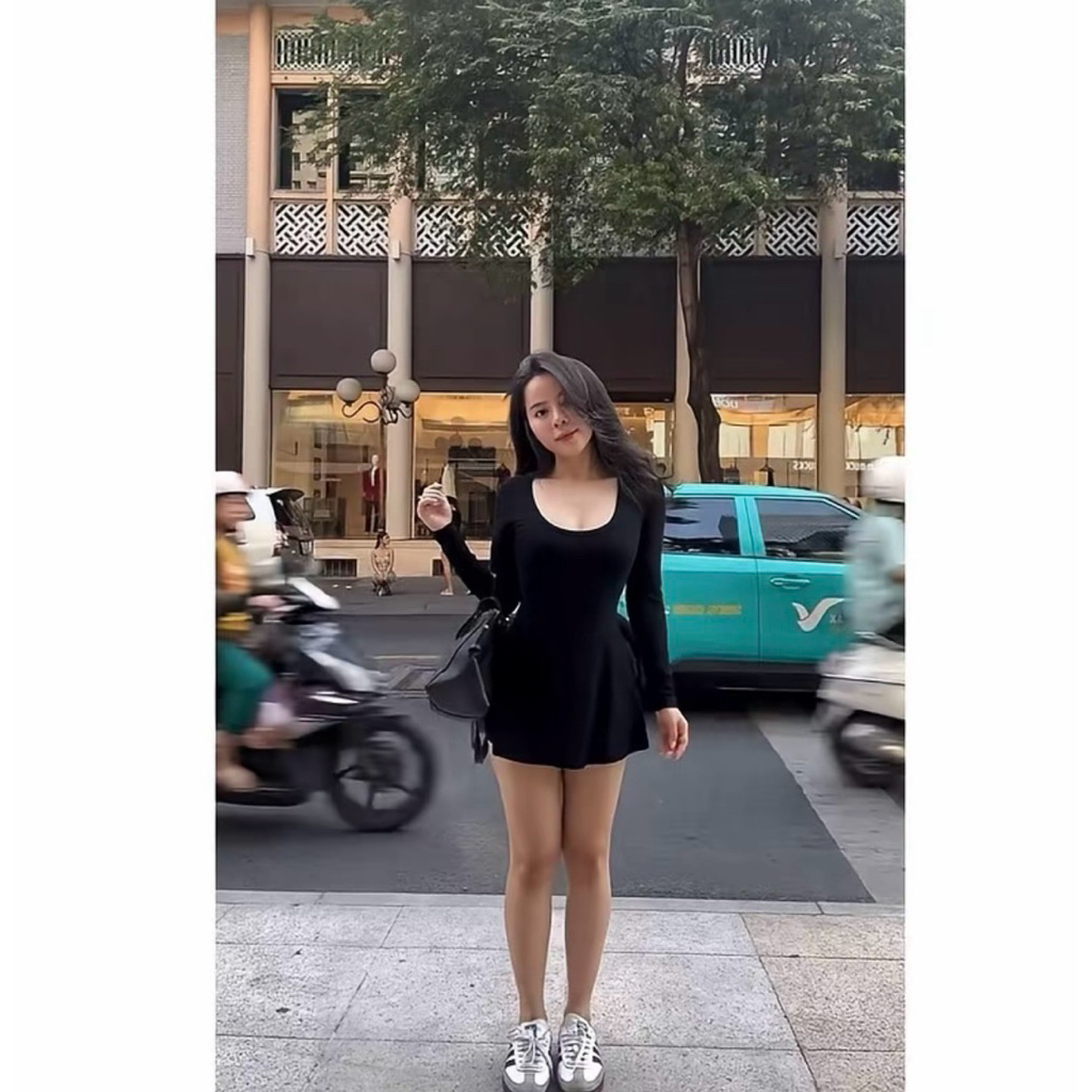 | LYN WEAR | Đầm nữ cổ vuông tay dài dáng xòe body tôn dáng màu đen