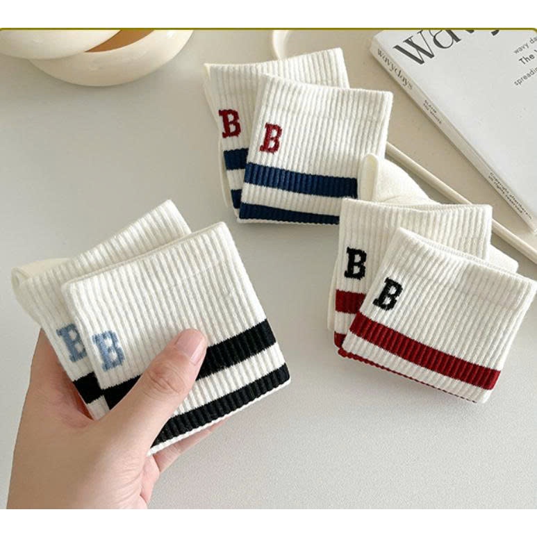 Vớ Chữ B cổ cao Unisex phong cách thể thao, trẻ trung và năng động.
