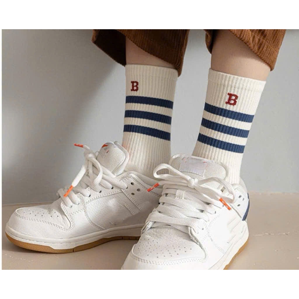 Vớ Chữ B cổ cao Unisex phong cách thể thao, trẻ trung và năng động.