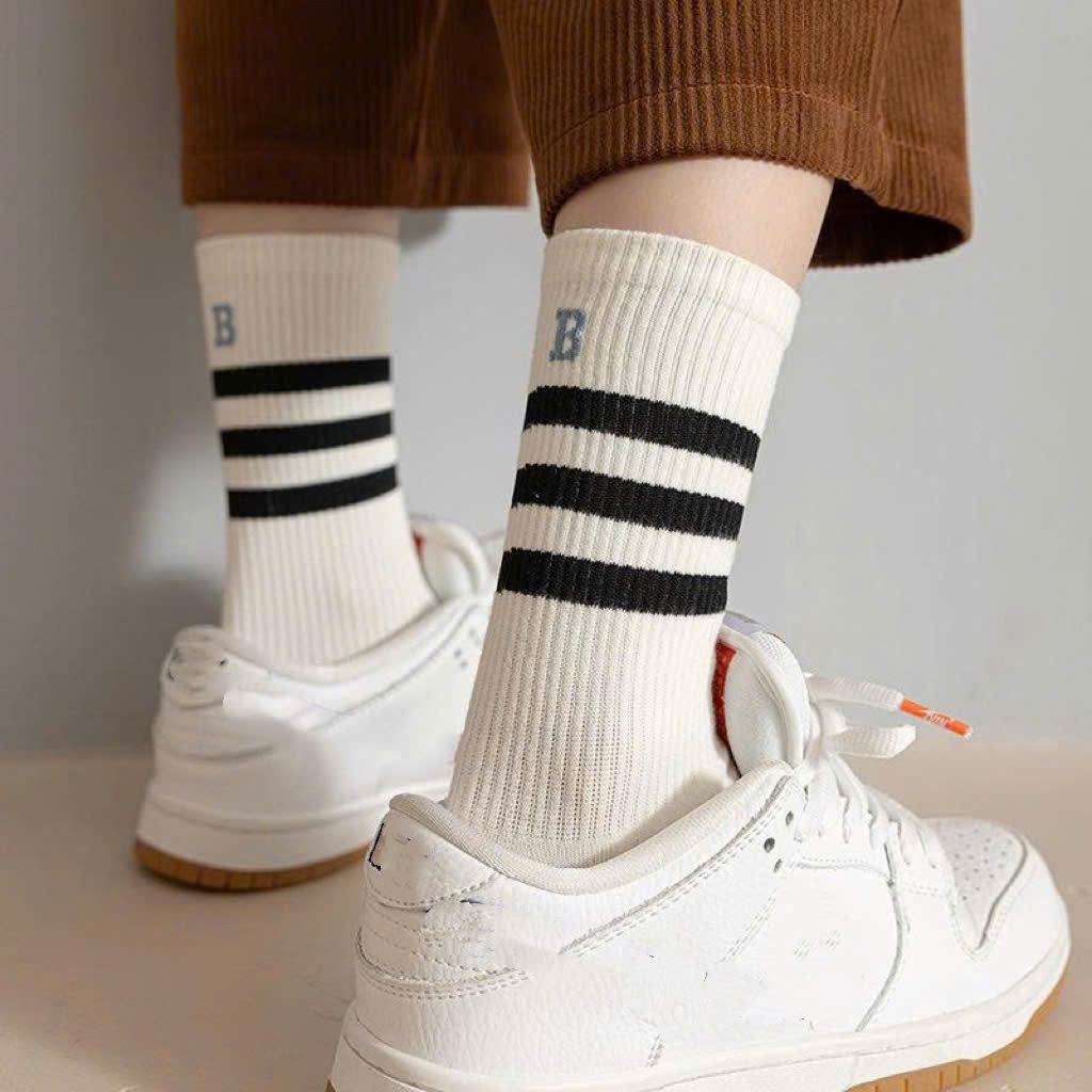 Vớ Chữ B cổ cao Unisex phong cách thể thao, trẻ trung và năng động.