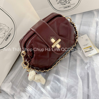BST Mới Chio - Túi Chio Hộp Hến Khoá Xoay Chần Trám Kèm charm Gấu Tim