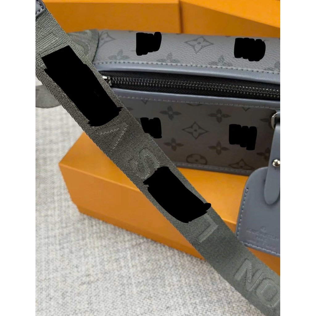 ⚡️[Hight Quality] Túi Đeo Chéo \/ Nam Nữ Black And Grey Full Box - Điểm Nhấn Chữ Đen Xám Phối Tag Sang Trọng Loại 1