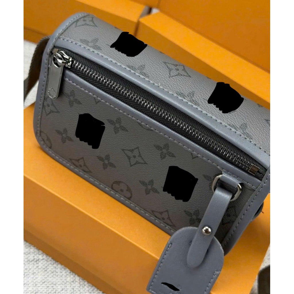 ⚡️[Hight Quality] Túi Đeo Chéo \/ Nam Nữ Black And Grey Full Box - Điểm Nhấn Chữ Đen Xám Phối Tag Sang Trọng Loại 1