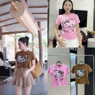 Áo phông cotton cổ tròn cộc tay hình mặt mèo kitty sơn mài gắn nơ form babytee #20351