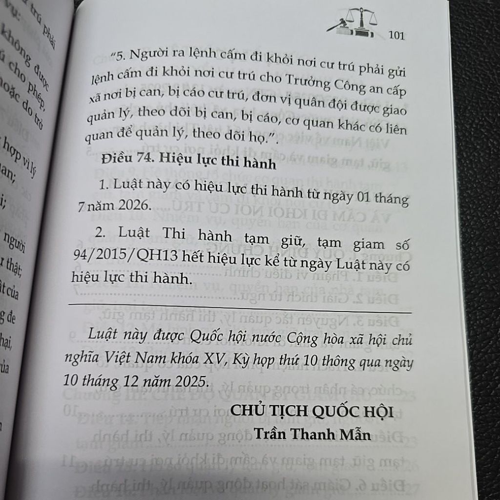 Sách - Luật thi hành tạm giữ tạm giam và cấm đi khỏi nơi cư trú (NXB Lao động)