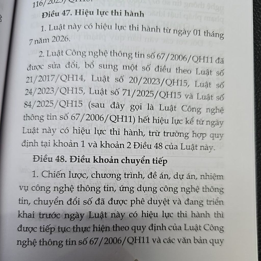 Sách - Luật chuyển đổi số năm 2025 (NXB Lao động)