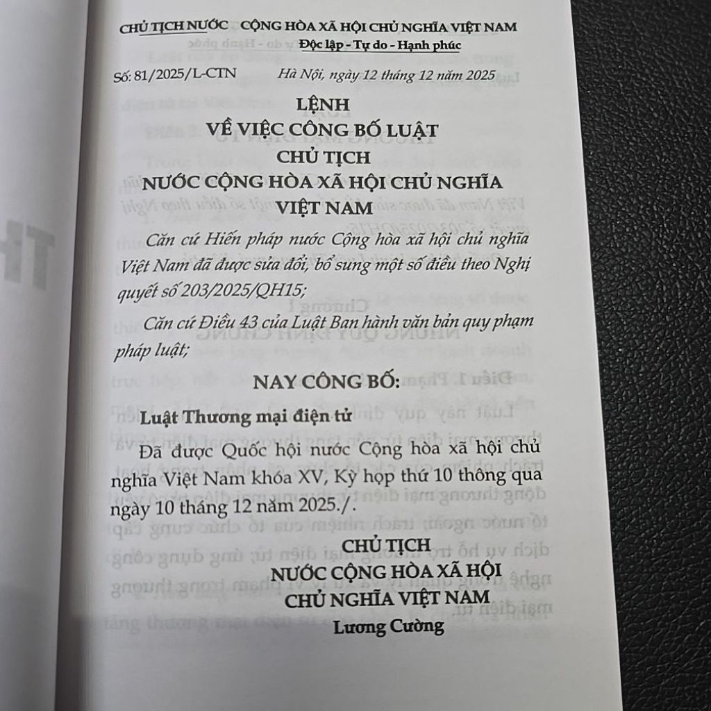 Sách - Luật thương mại điện tử năm 2025 (NXB Lao động)