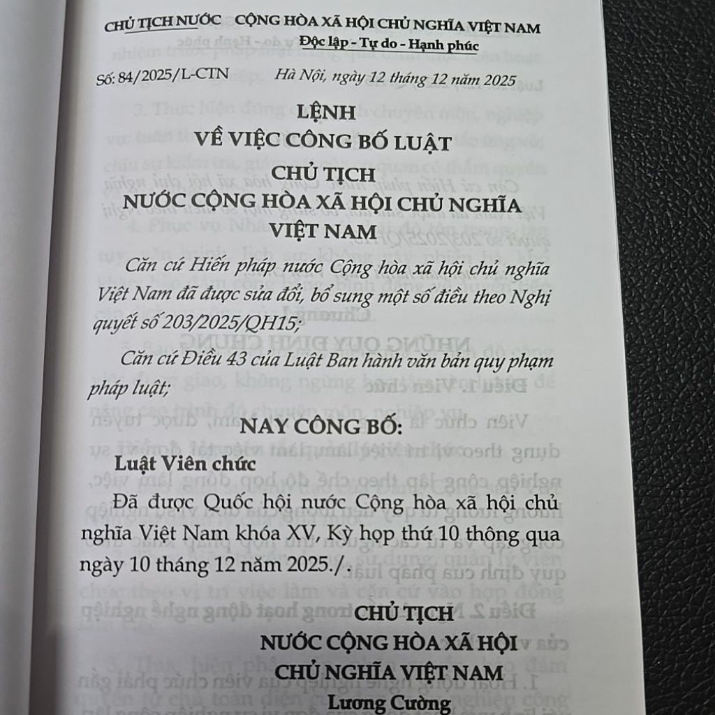 Sách - Luật viên chức năm 2025 (NXB Lao động)