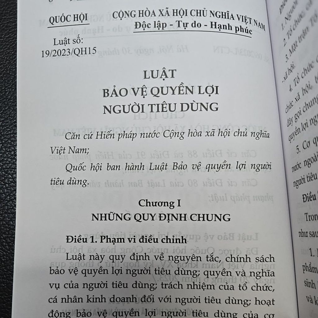 Sách - Luật bảo vệ quyền lợi người tiêu dùng năm 2023 (NXB Lao động)