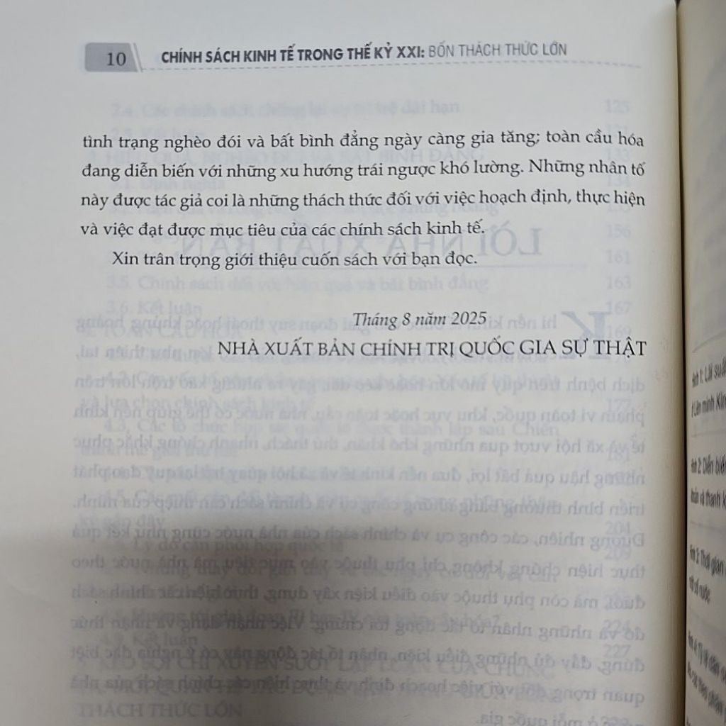 Sách - Chính sách kinh tế trong thế kỷ XXI: Bốn thách thức lớn