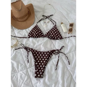 Bikini 2 mảnh đi biển chấm bi nâu áo tam giác quần ship chấm bi