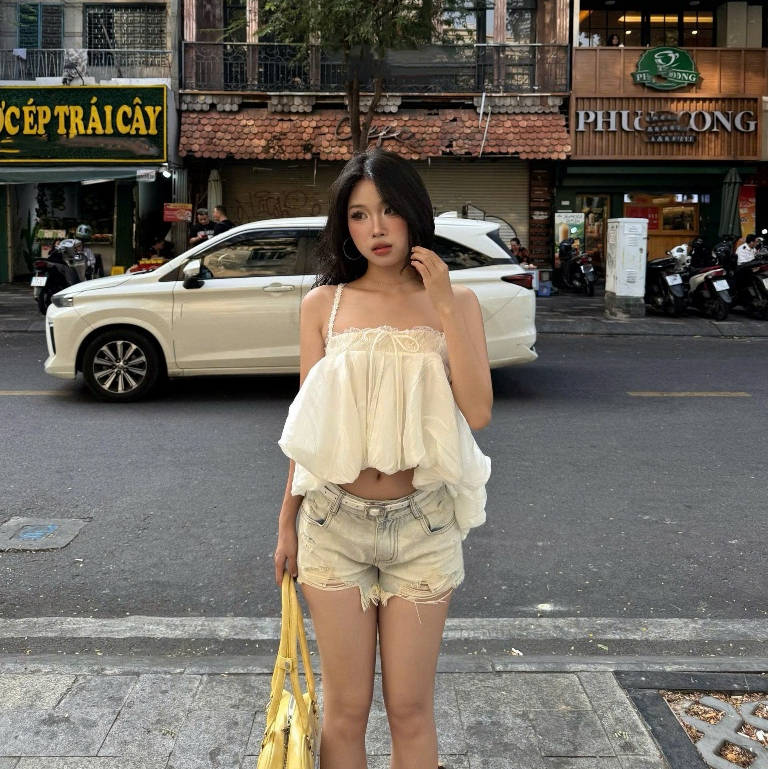 COLLECTION - HTIQUE ra mắt Quần short jeans rách xanh bạn sáng, Quần sooc jeans cá tính năng động QB11