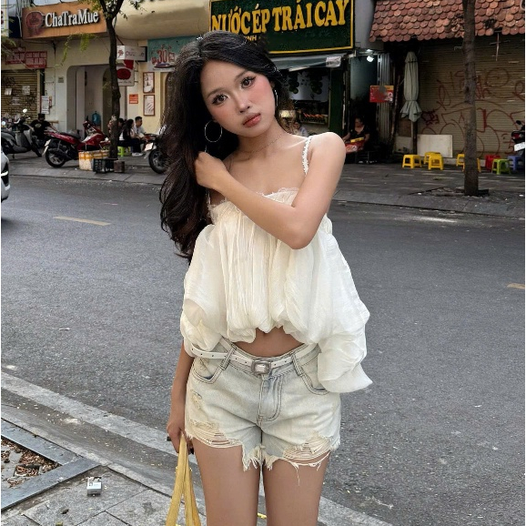 COLLECTION - HTIQUE ra mắt Quần short jeans rách xanh bạn sáng, Quần sooc jeans cá tính năng động QB11
