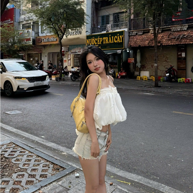 COLLECTION - HTIQUE ra mắt Quần short jeans rách xanh bạn sáng, Quần sooc jeans cá tính năng động QB11