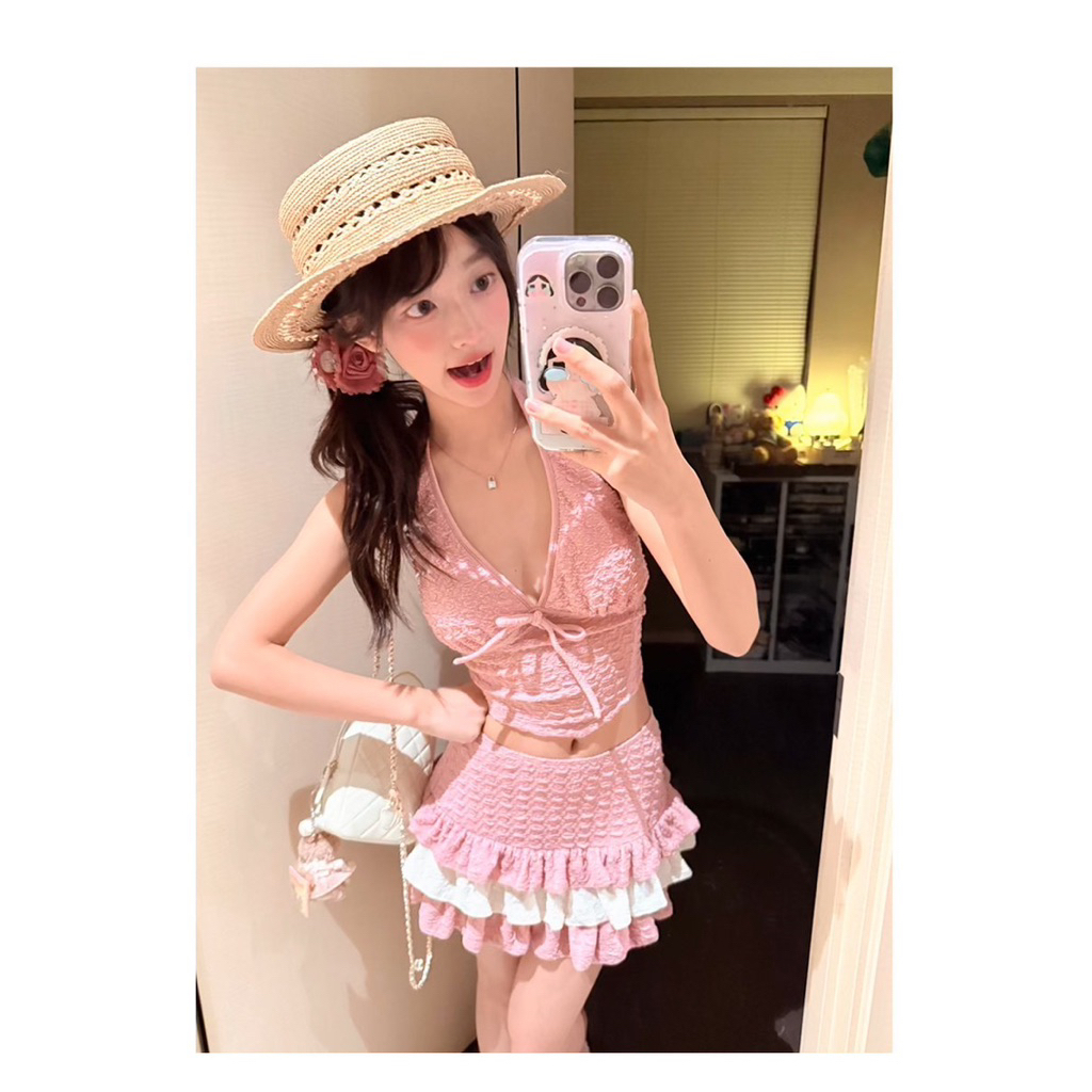 Bikini Nữ Hồng Ngọt Ngào – Đồ Bơi 2 Mảnh Cổ Yếm Che Bụng, Váy Bèo Tầng Dáng Xòe, Đi Biển Tắm Suối Nước Nóng
