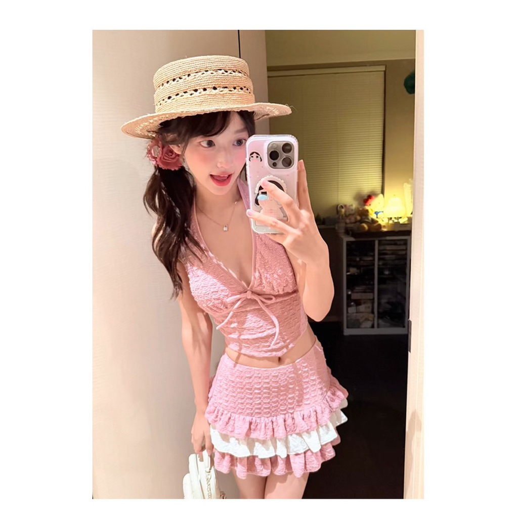 Bikini Nữ Hồng Ngọt Ngào – Đồ Bơi 2 Mảnh Cổ Yếm Che Bụng, Váy Bèo Tầng Dáng Xòe, Đi Biển Tắm Suối Nước Nóng