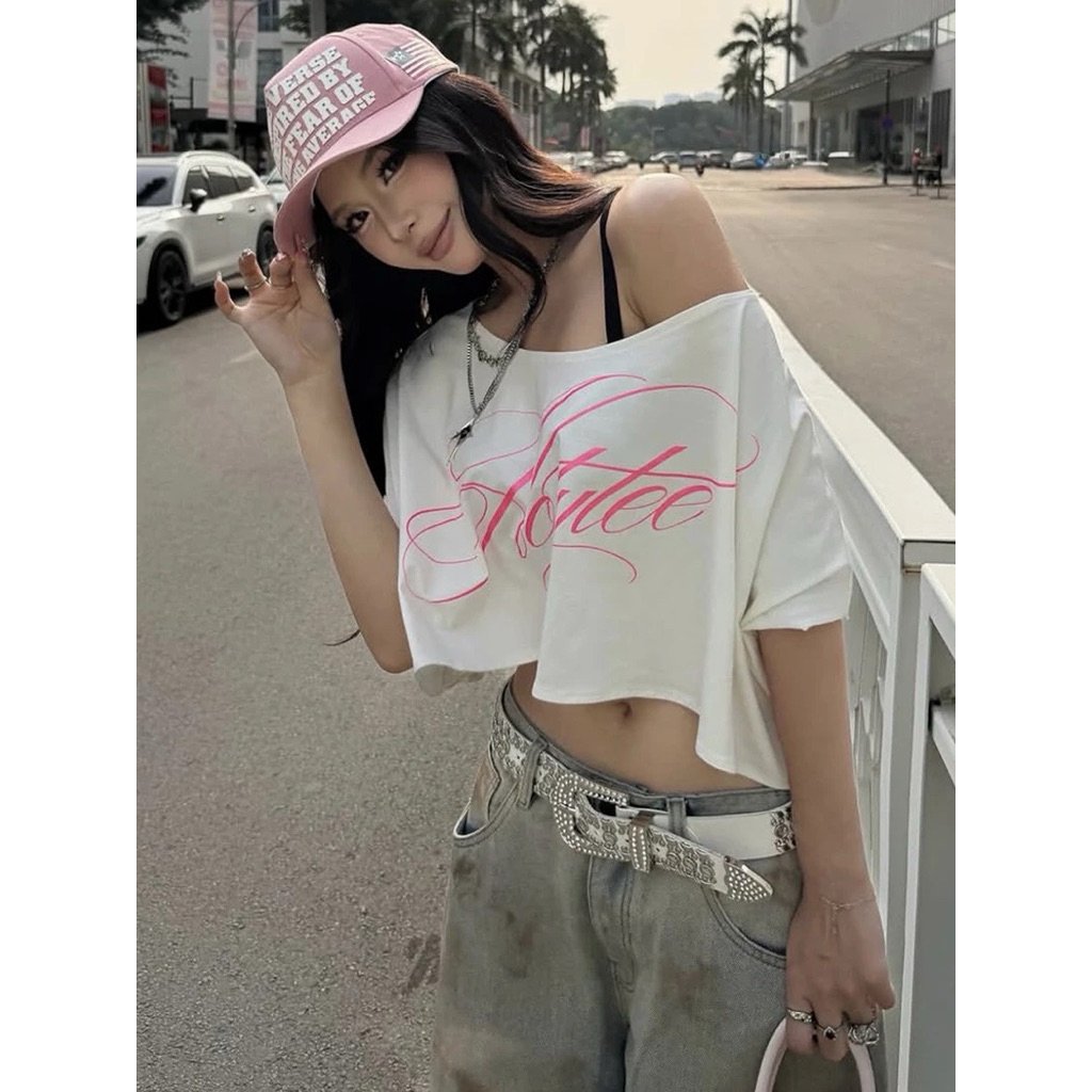 (sẵn) Áo croptop trễ vai dáng rộng màu trắng đen hoạ tiết chữ Rider Holylet cá tính đi nhảy hiphop ATV037 -TikTik