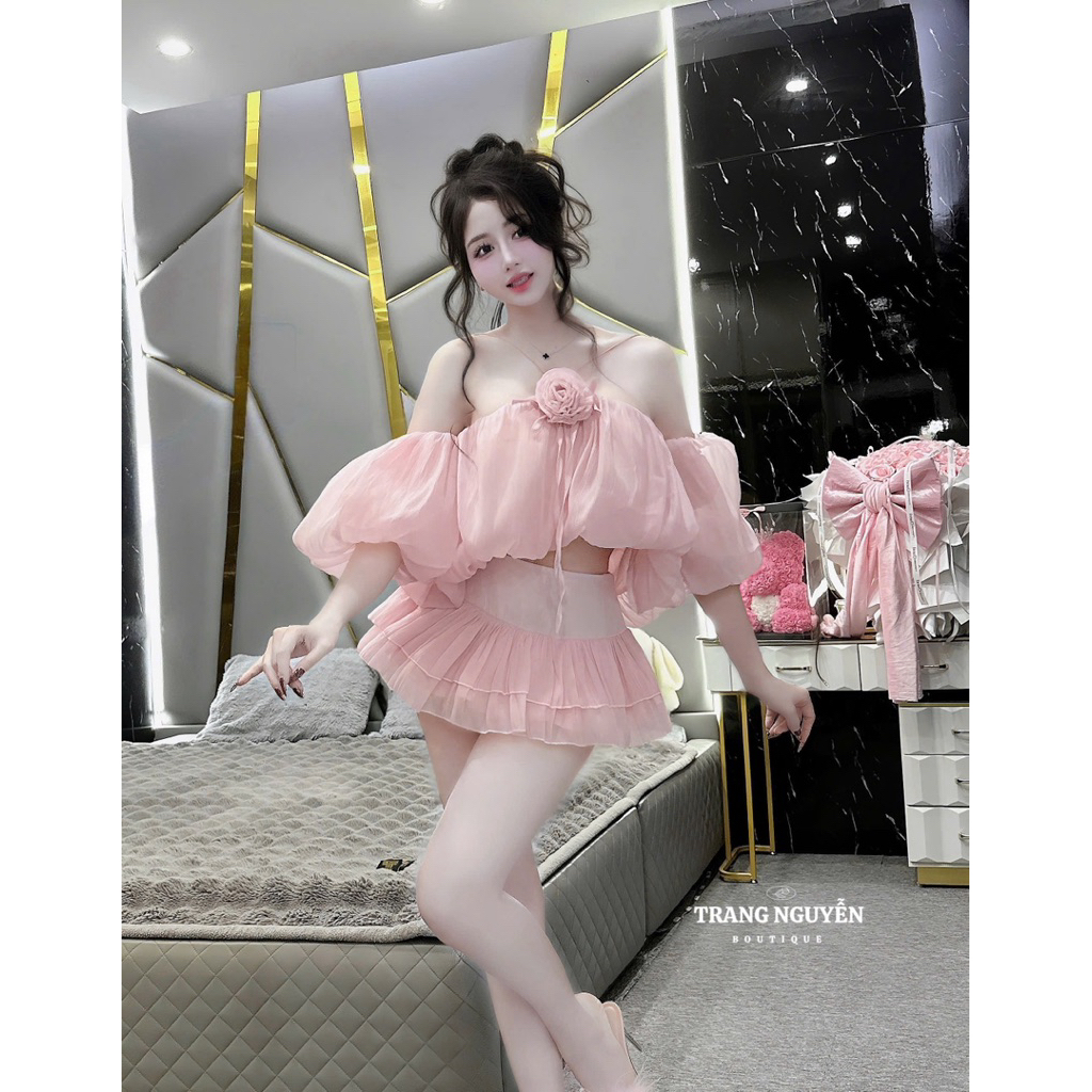 Set áo tơ yếm trễ vai đính hoa chân váy xoè bồng
