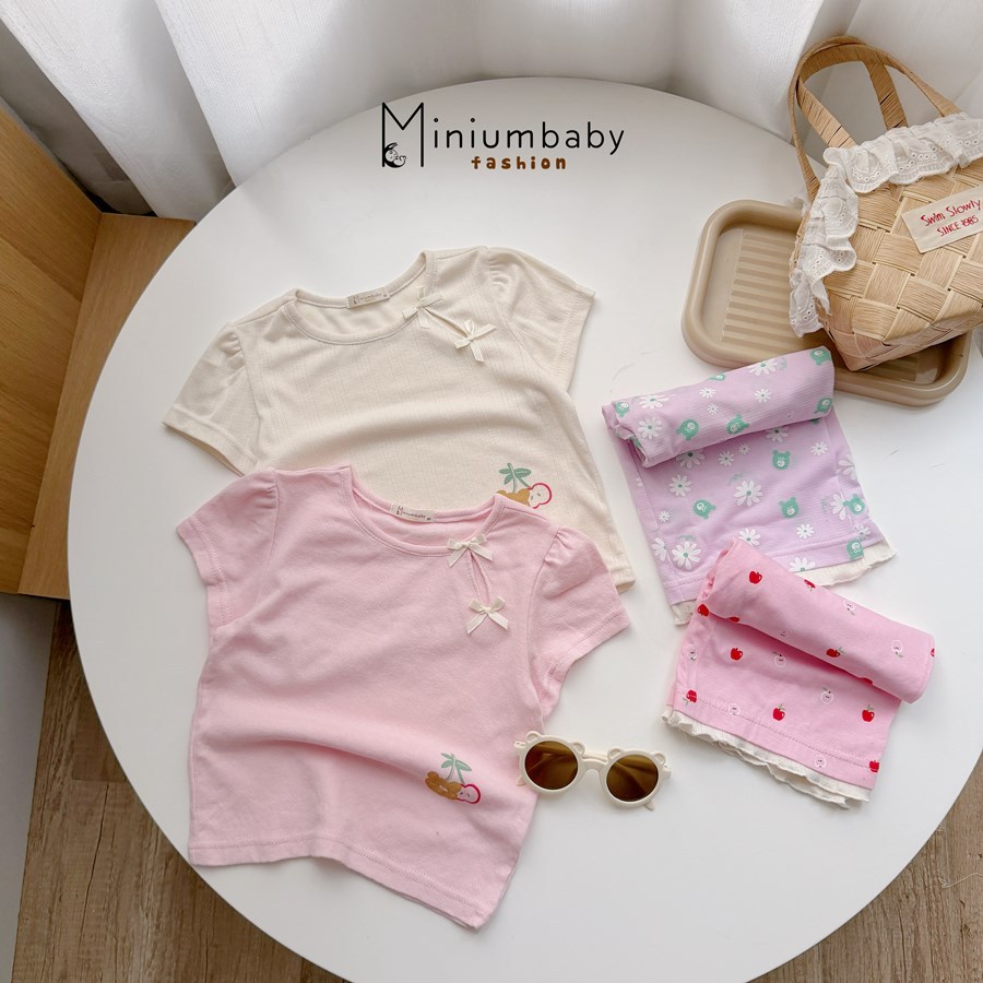 Set bộ cộc tay bé gái Miniumbaby mix nơ cổ hình gấu táo, quần dáng suông, chất cotton mềm mát SB2554